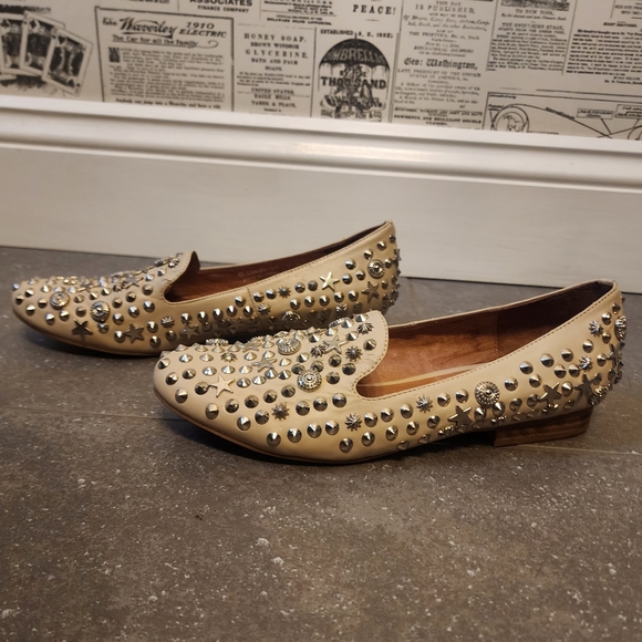 Jeffrey Campbell Ibiza Last Handmade Spiked/ Studded Flats in Cream. 8 1/2 - Picture 7 of 13